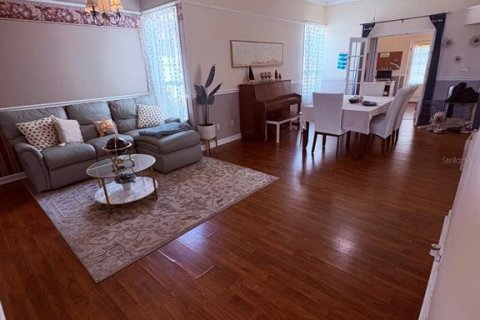 House in Orlando, Florida 2 bedrooms, 141.95 sq.m. № 1919572 - photo 25