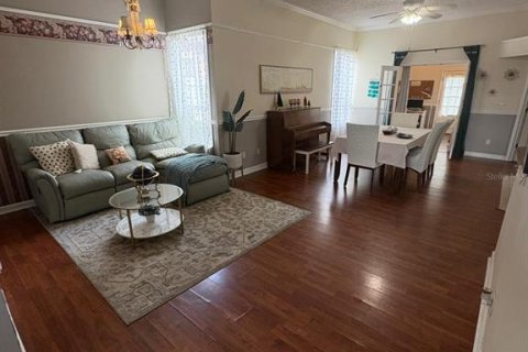 House in Orlando, Florida 2 bedrooms, 141.95 sq.m. № 1919572 - photo 27