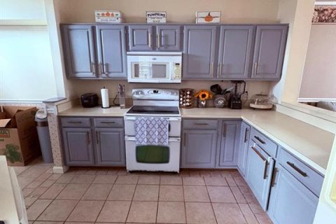 House in Orlando, Florida 2 bedrooms, 141.95 sq.m. № 1919572 - photo 13