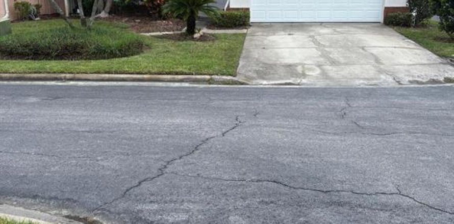 House in Orlando, Florida 2 bedrooms, 141.95 sq.m. № 1919572
