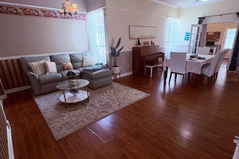 House in Orlando, Florida 2 bedrooms, 141.95 sq.m. № 1919572 - photo 11
