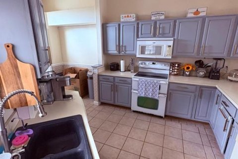 House in Orlando, Florida 2 bedrooms, 141.95 sq.m. № 1919572 - photo 12