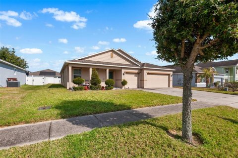 Villa ou maison à vendre à Haines City, Floride: 4 chambres, 236.44 m2 № 2098227 - photo 2