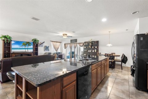 Villa ou maison à vendre à Haines City, Floride: 4 chambres, 236.44 m2 № 2098227 - photo 24