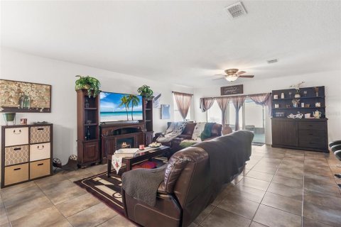 Villa ou maison à vendre à Haines City, Floride: 4 chambres, 236.44 m2 № 2098227 - photo 15