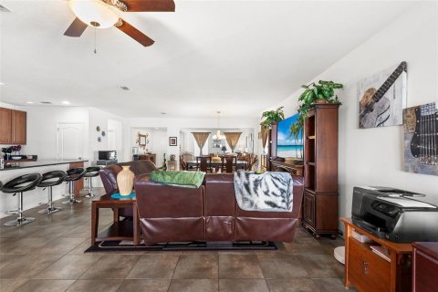 Villa ou maison à vendre à Haines City, Floride: 4 chambres, 236.44 m2 № 2098227 - photo 17