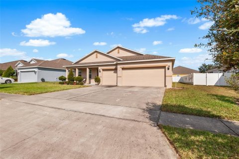 Villa ou maison à vendre à Haines City, Floride: 4 chambres, 236.44 m2 № 2098227 - photo 3