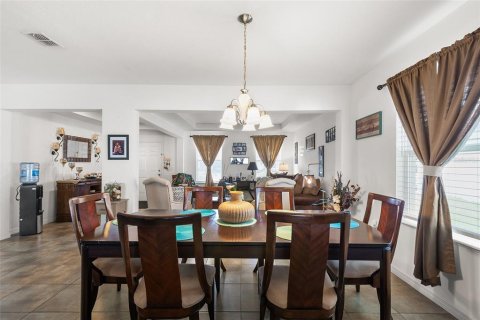 Villa ou maison à vendre à Haines City, Floride: 4 chambres, 236.44 m2 № 2098227 - photo 13