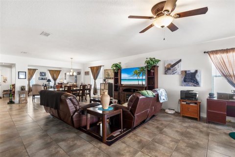 Villa ou maison à vendre à Haines City, Floride: 4 chambres, 236.44 m2 № 2098227 - photo 16