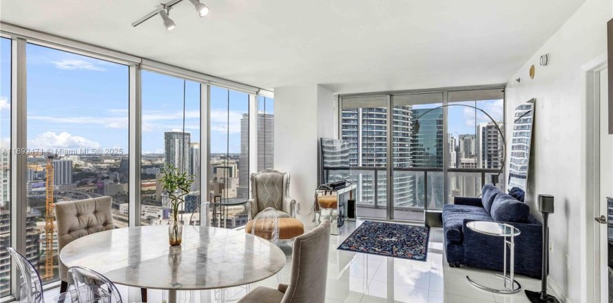 Кондоминиум с 2 спальнями в Майами, Флорида № 1946021