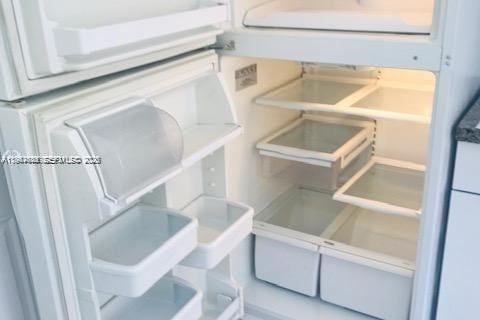 House in Hallandale Beach, Florida 2 bedrooms, 67.35 sq.m. № 2003780 - photo 3