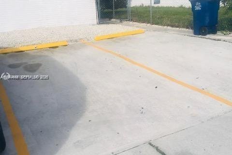 House in Hallandale Beach, Florida 2 bedrooms, 67.35 sq.m. № 2003780 - photo 6