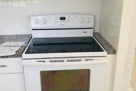 House in Hallandale Beach, Florida 2 bedrooms, 67.35 sq.m. № 2003780 - photo 2