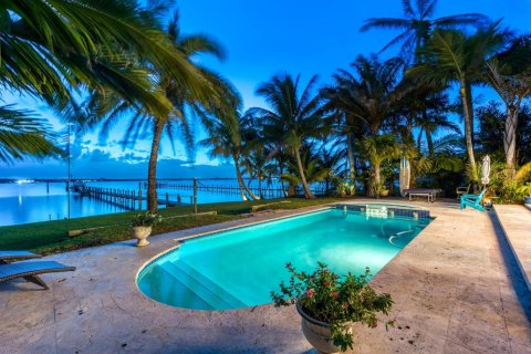 House in Stuart, Florida 4 bedrooms, 254.74 sq.m. № 2250752 - photo 5