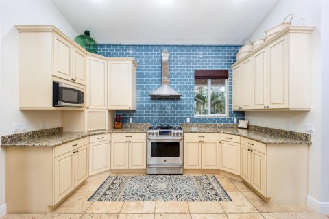 House in Stuart, Florida 4 bedrooms, 254.74 sq.m. № 2250752 - photo 22