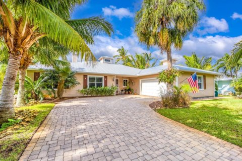 House in Stuart, Florida 4 bedrooms, 254.74 sq.m. № 2250752 - photo 16