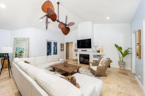House in Stuart, Florida 4 bedrooms, 254.74 sq.m. № 2250752 - photo 24