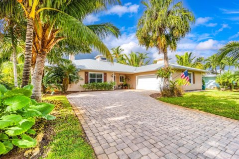 House in Stuart, Florida 4 bedrooms, 254.74 sq.m. № 2250752 - photo 15