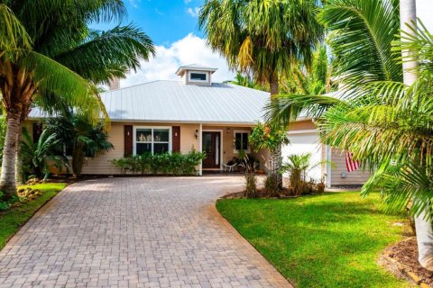 House in Stuart, Florida 4 bedrooms, 254.74 sq.m. № 2250752 - photo 2