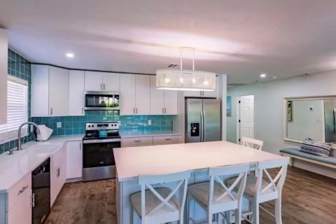 House in Naples, Florida 4 bedrooms, 153.66 sq.m. № 2176709 - photo 10