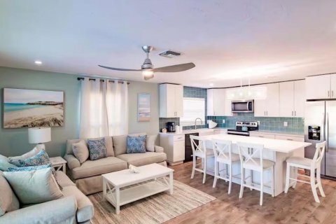 House in Naples, Florida 4 bedrooms, 153.66 sq.m. № 2176709 - photo 9