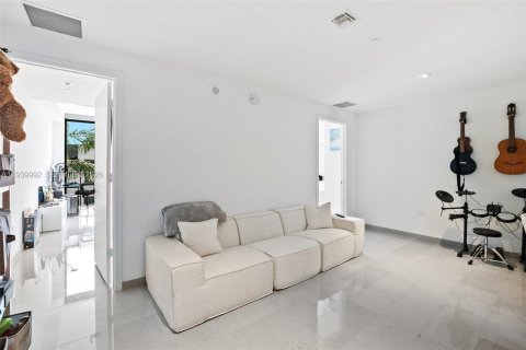 Condominio en venta en Miami, Florida, 3 dormitorios, 189.8 m2 № 2152685 - foto 14