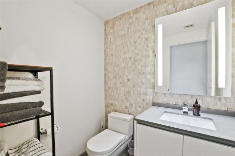 Condominio en venta en Miami, Florida, 3 dormitorios, 189.8 m2 № 2152685 - foto 17
