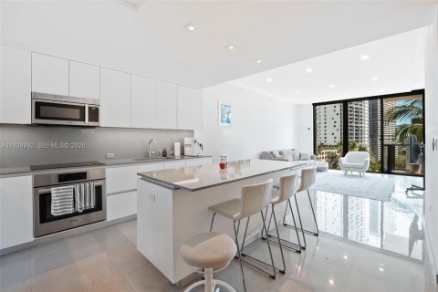 Condominio en Miami, Florida, 3 dormitorios  № 2152685