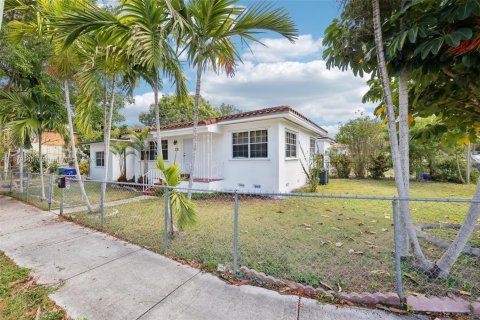 House in Miami, Florida 4 bedrooms, 128.76 sq.m. № 1896310 - photo 2