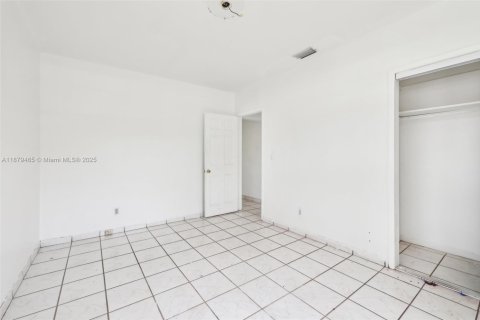 House in Miami, Florida 4 bedrooms, 128.76 sq.m. № 1896310 - photo 12