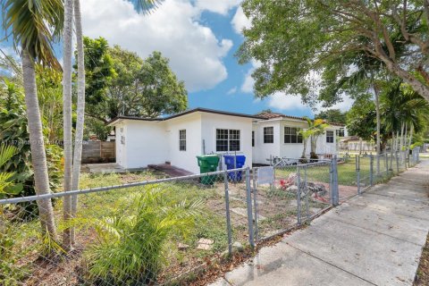 House in Miami, Florida 4 bedrooms, 128.76 sq.m. № 1896310 - photo 5