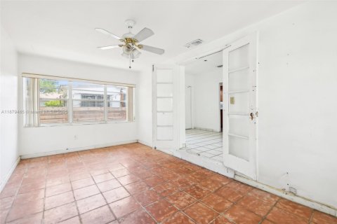 House in Miami, Florida 4 bedrooms, 128.76 sq.m. № 1896310 - photo 20