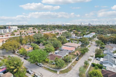 House in Miami, Florida 4 bedrooms, 128.76 sq.m. № 1896310 - photo 27