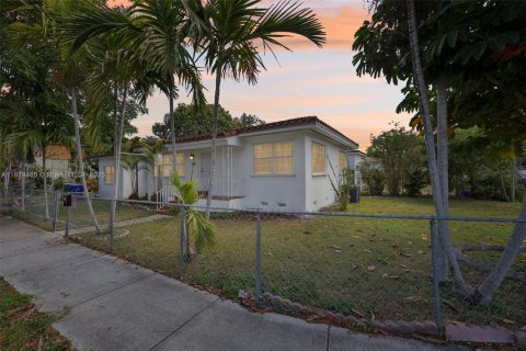 House in Miami, Florida 4 bedrooms, 128.76 sq.m. № 1896310 - photo 6