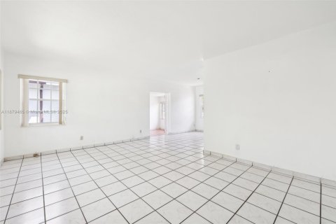 House in Miami, Florida 4 bedrooms, 128.76 sq.m. № 1896310 - photo 7