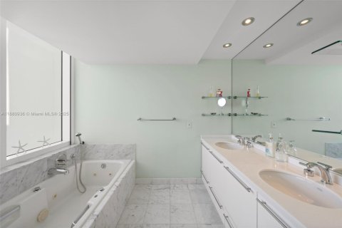 Copropriété à vendre à Miami Beach, Floride: 3 chambres, 167.41 m2 № 1945781 - photo 17