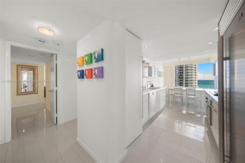 Copropriété à vendre à Miami Beach, Floride: 3 chambres, 167.41 m2 № 1945781 - photo 8