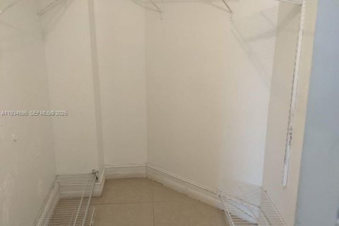 Appartement à louer à Hialeah, Floride: 2 chambres, 85.93 m2 № 1992911 - photo 3