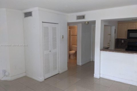 Appartement à louer à Hialeah, Floride: 2 chambres, 85.93 m2 № 1992911 - photo 8