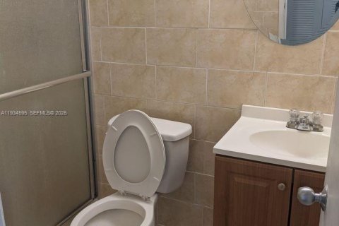 Appartement à louer à Hialeah, Floride: 2 chambres, 85.93 m2 № 1992911 - photo 2