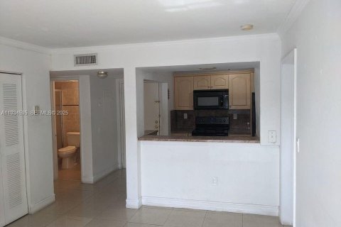 Appartement à louer à Hialeah, Floride: 2 chambres, 85.93 m2 № 1992911 - photo 7
