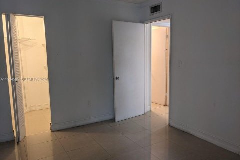 Appartement à louer à Hialeah, Floride: 2 chambres, 85.93 m2 № 1992911 - photo 4