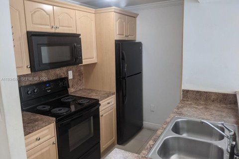 Appartement à louer à Hialeah, Floride: 2 chambres, 85.93 m2 № 1992911 - photo 6
