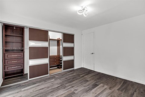 Propiedad comercial en venta en Miami, Florida, 102.19 m2 № 1860440 - foto 12