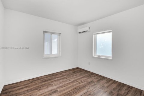 Propiedad comercial en venta en Miami, Florida, 102.19 m2 № 1860440 - foto 26