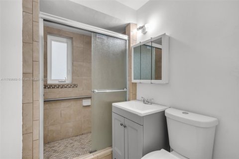 Propiedad comercial en venta en Miami, Florida, 102.19 m2 № 1860440 - foto 28