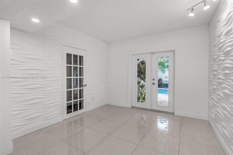 Propiedad comercial en venta en Miami, Florida, 102.19 m2 № 1860440 - foto 8