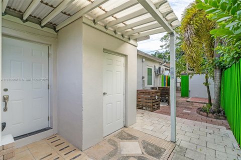 Propiedad comercial en venta en Miami, Florida, 102.19 m2 № 1860440 - foto 23
