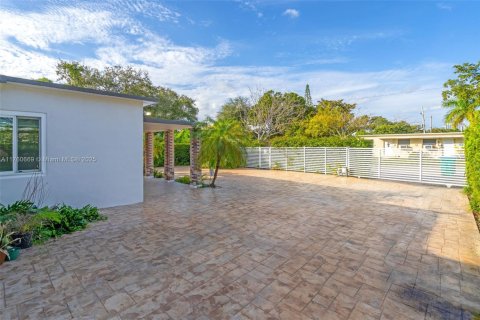 Propiedad comercial en venta en Miami, Florida, 102.19 m2 № 1860440 - foto 4