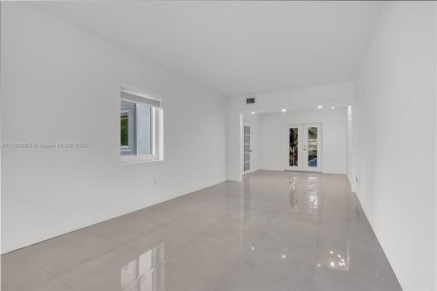 Propiedad comercial en venta en Miami, Florida, 102.19 m2 № 1860440 - foto 5